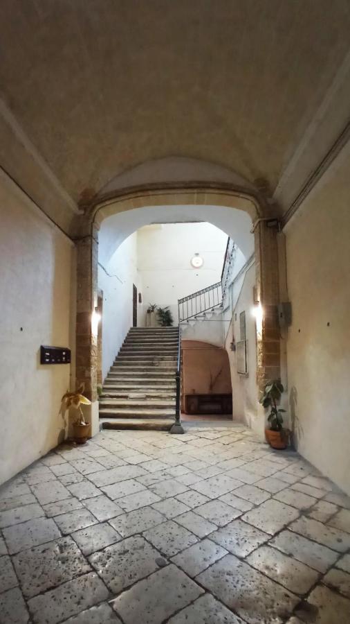 Palazzo Saraceno Apartment-Taras 塔兰托 外观 照片