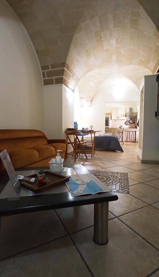 Palazzo Saraceno Apartment-Taras 塔兰托 外观 照片